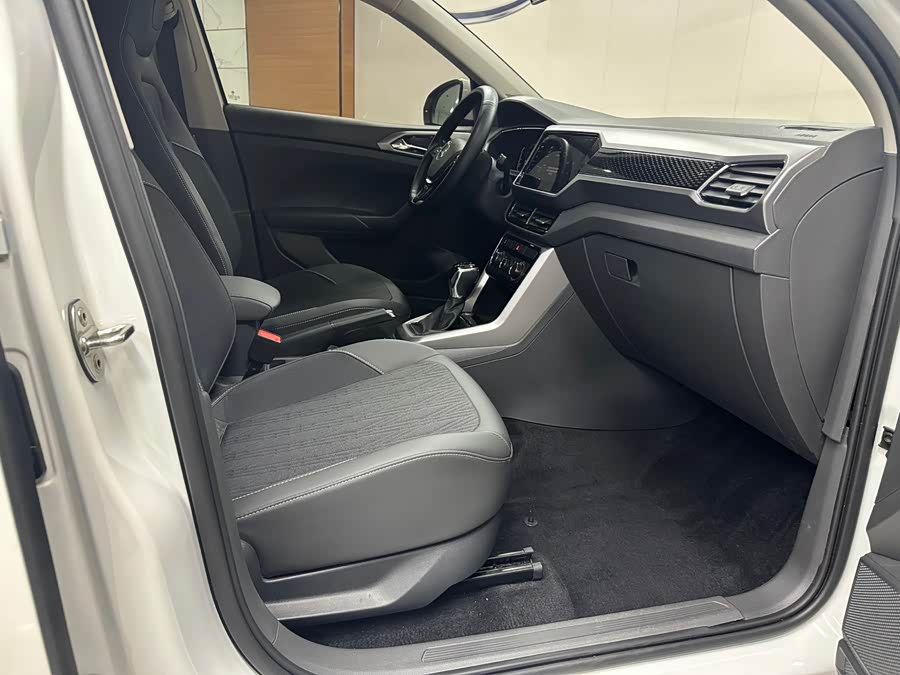 Volkswagen T-Cross 2021 #16 Volkswagen T-Cross 2021 car image #16