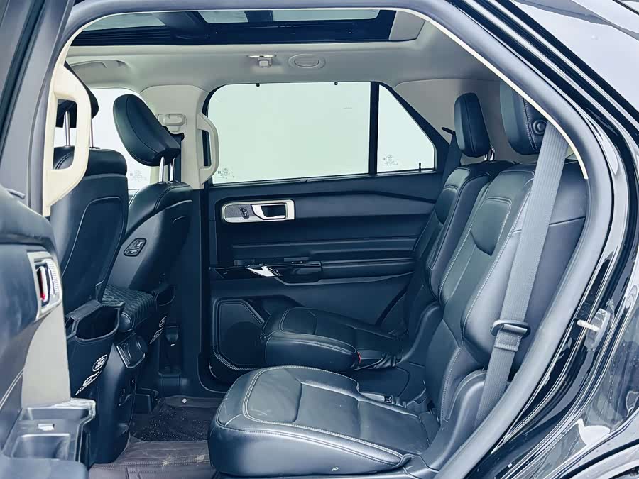 Ford Explorer 2021 car image #16