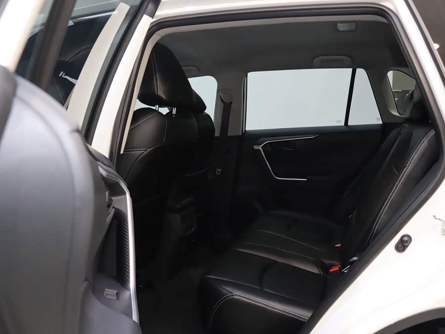 Toyota RAV4 2024 car image #16