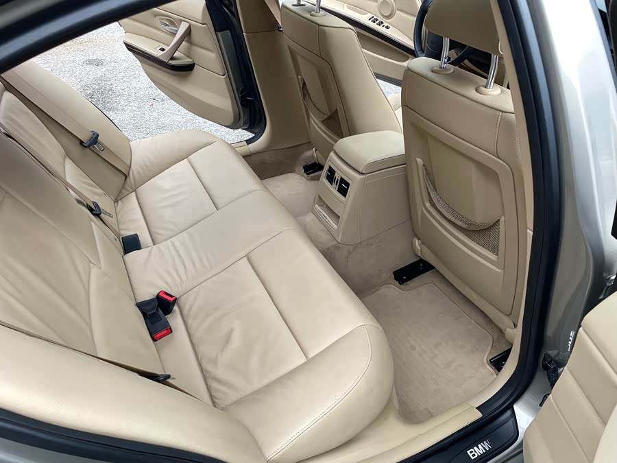 BMW 3 Series (Imported) 2010 car image #16