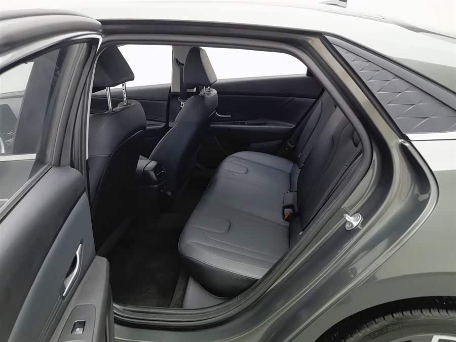 Hyundai Elantra 2023 immagine di auto #16