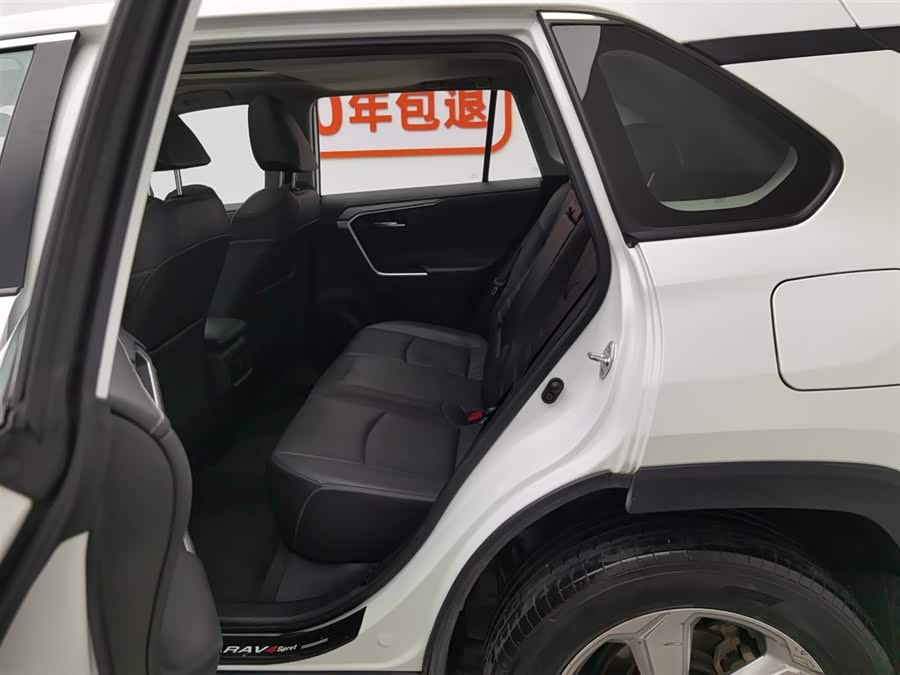 Toyota RAV4 2022 car image #16