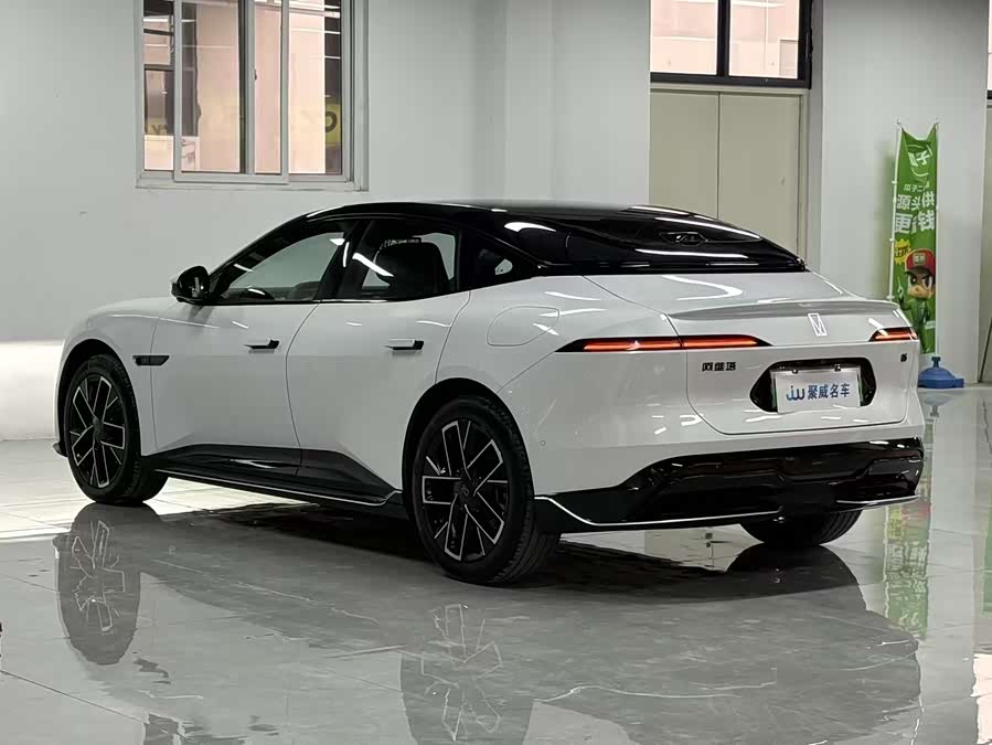 Avatr 06 2025 car image #16