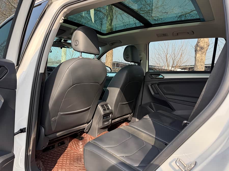 Volkswagen Tiguan L 2021 car image #16