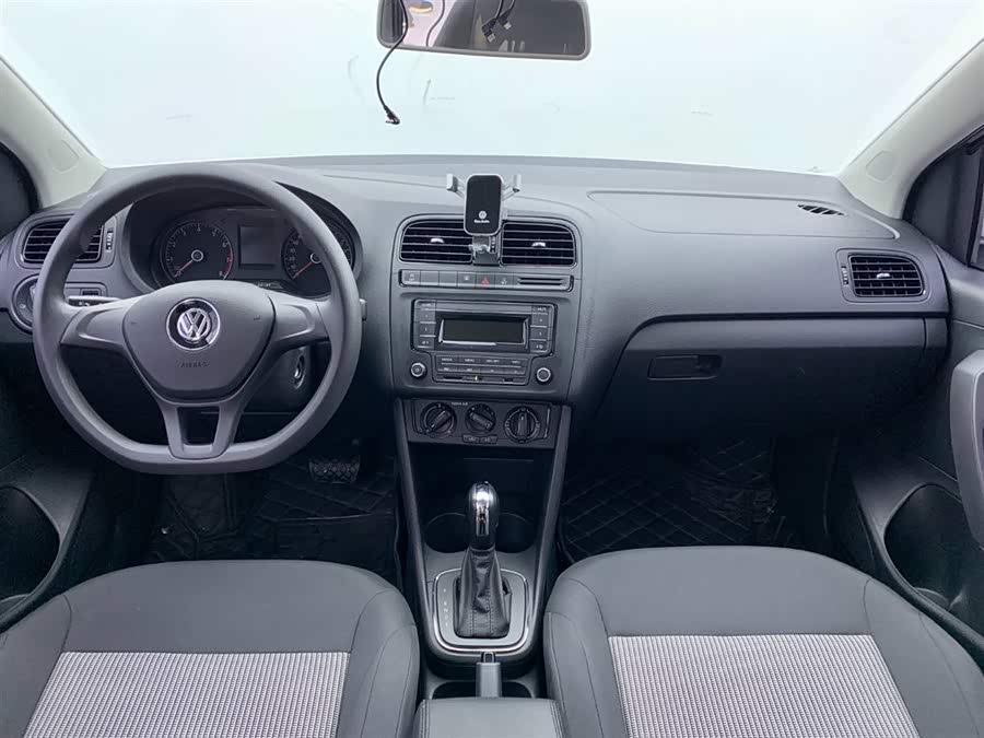 Volkswagen Polo 2019 immagine di auto #16