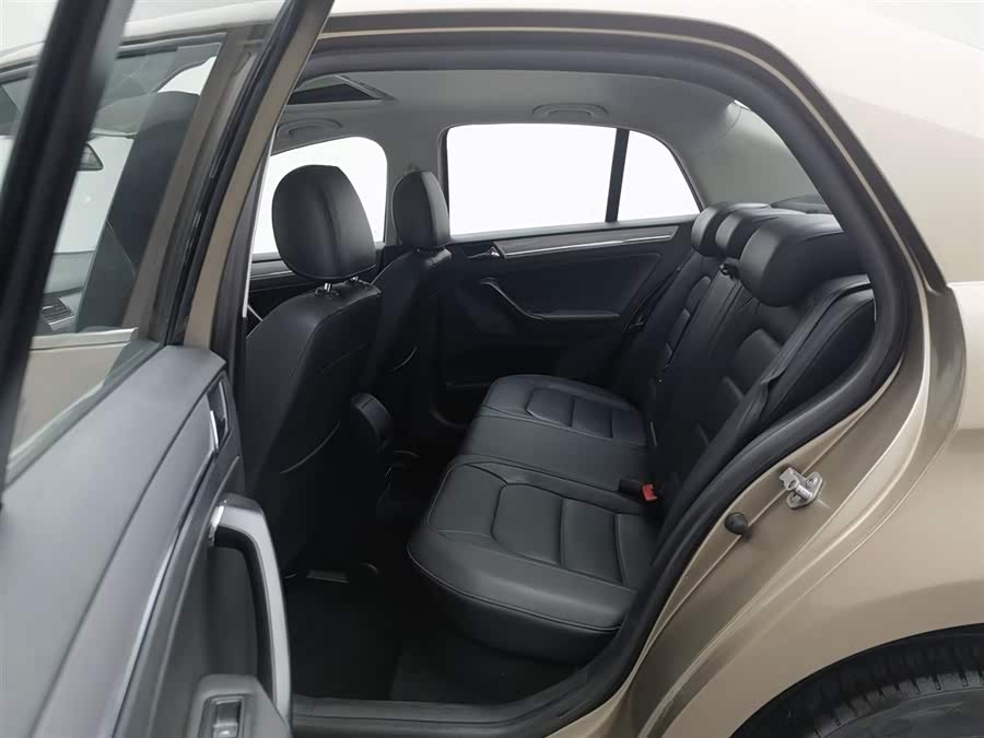 Volkswagen Bora 2013 immagine di auto #16