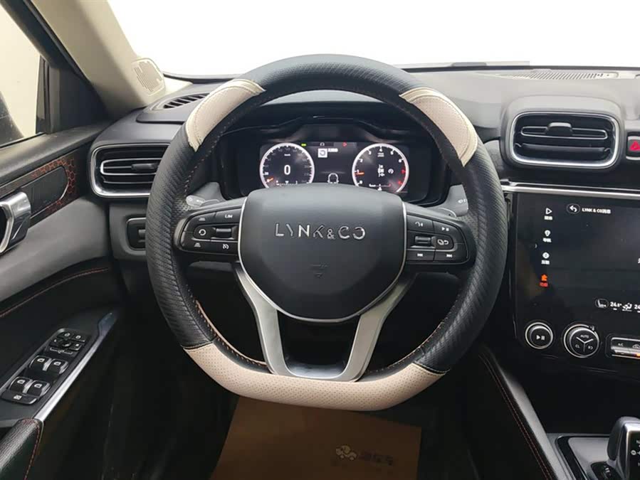 Lynk & Co 02 2020 car image #16