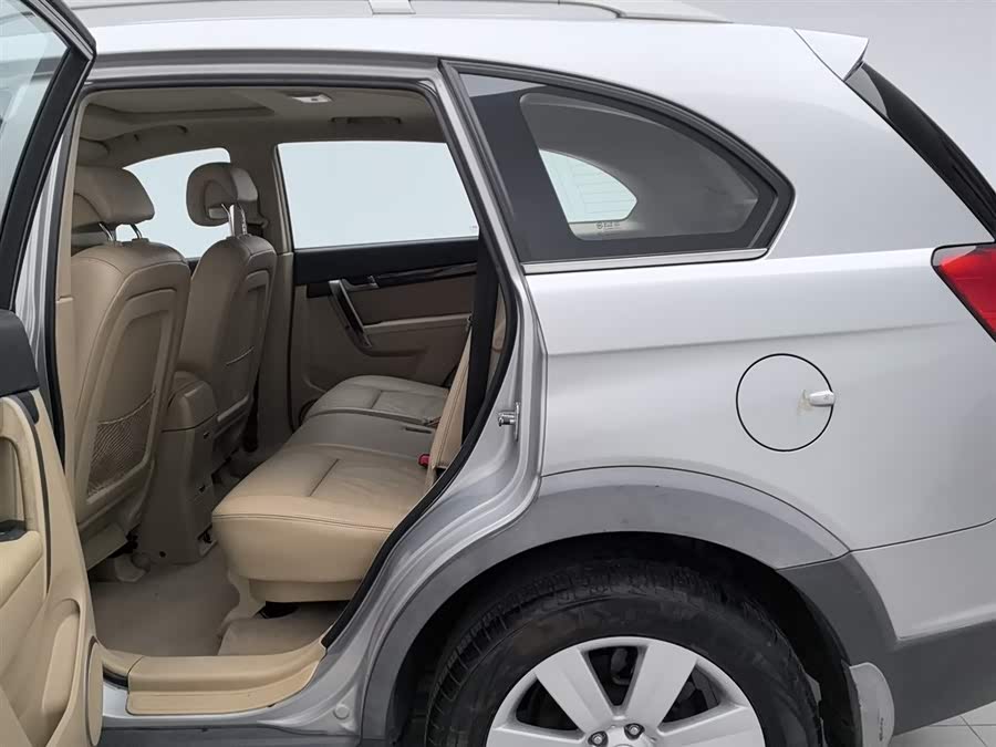 Chevrolet Captiva (Imported) 2010 car image #16