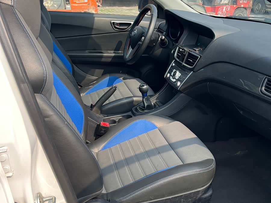 Soueast V5 Lingzhi 2015 car image #16