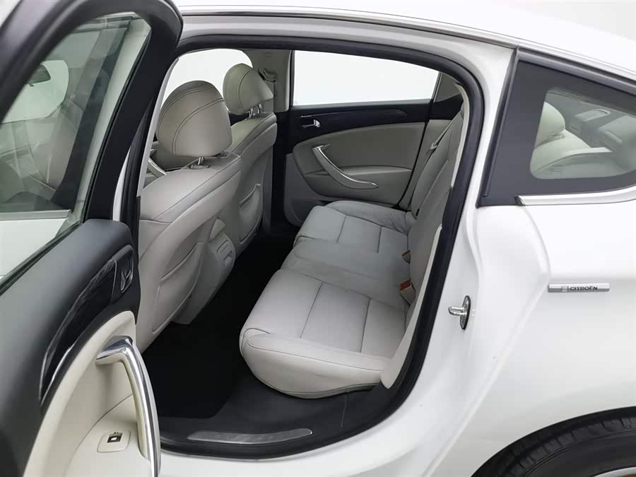 Citroen C5 2012 car image #16