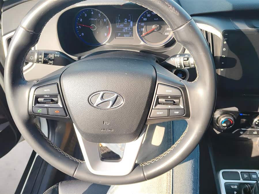 Hyundai ix25 2018 car image #16