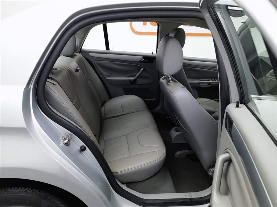 Volkswagen Bora 2011 immagine di auto #16