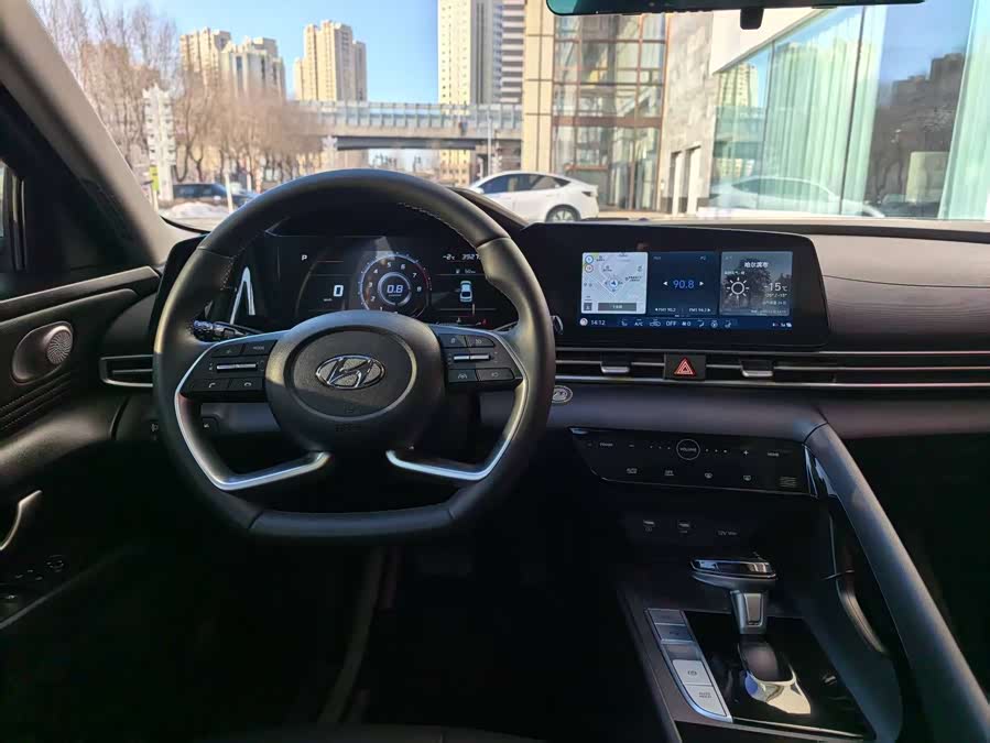 Hyundai Elantra 2023 car image #16