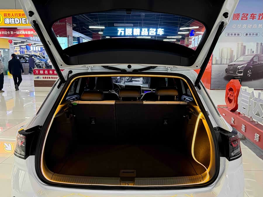 Volkswagen T-Roc 2024 car image #16