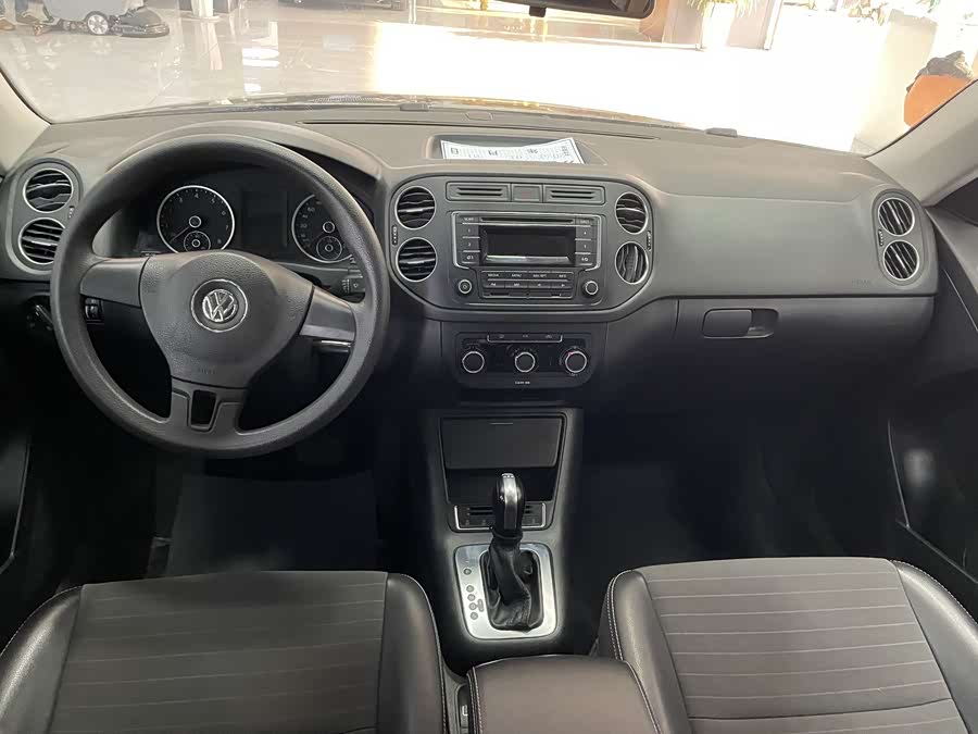 Volkswagen Tiguan 2017 car image #16