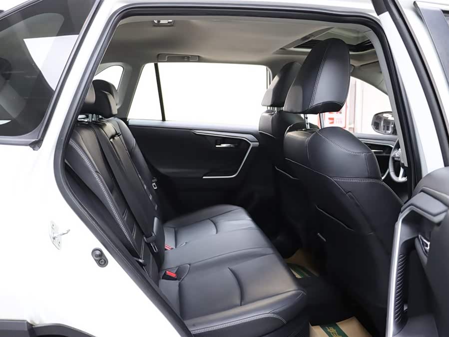 Toyota RAV4 2020 car image #16