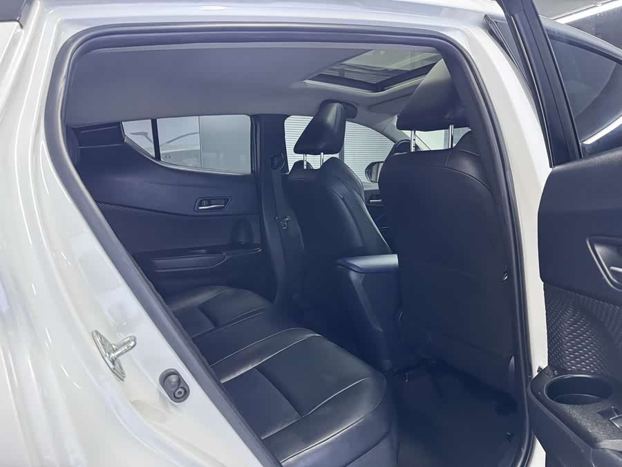 Toyota C-HR 2021 car image #16