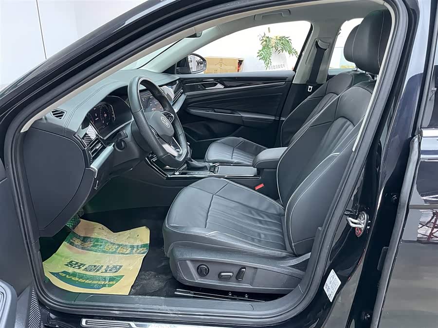 Volkswagen Passat 2023 car image #16