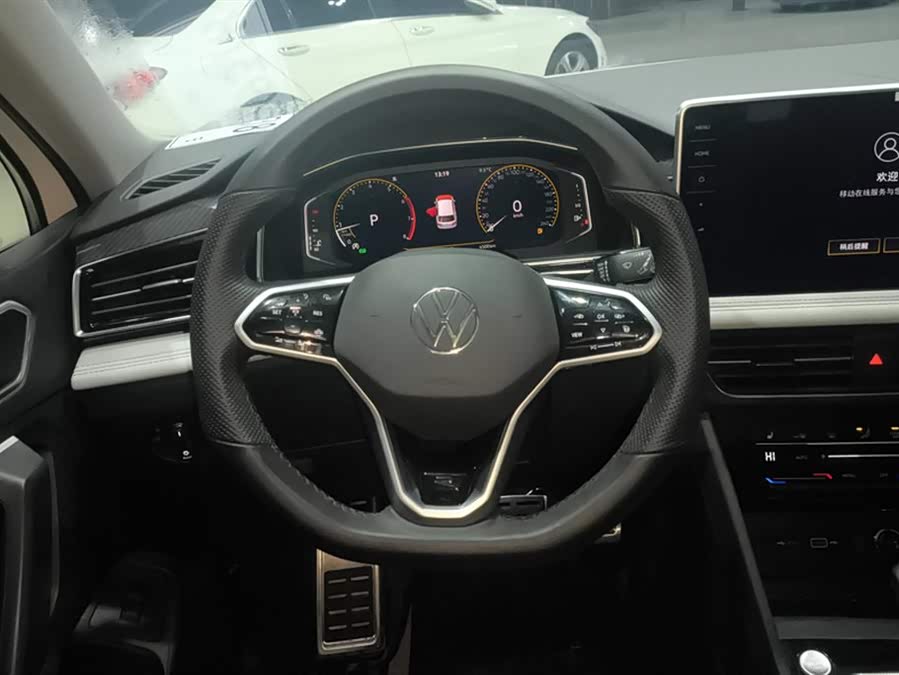 Volkswagen Tiguan L 2022 car image #16