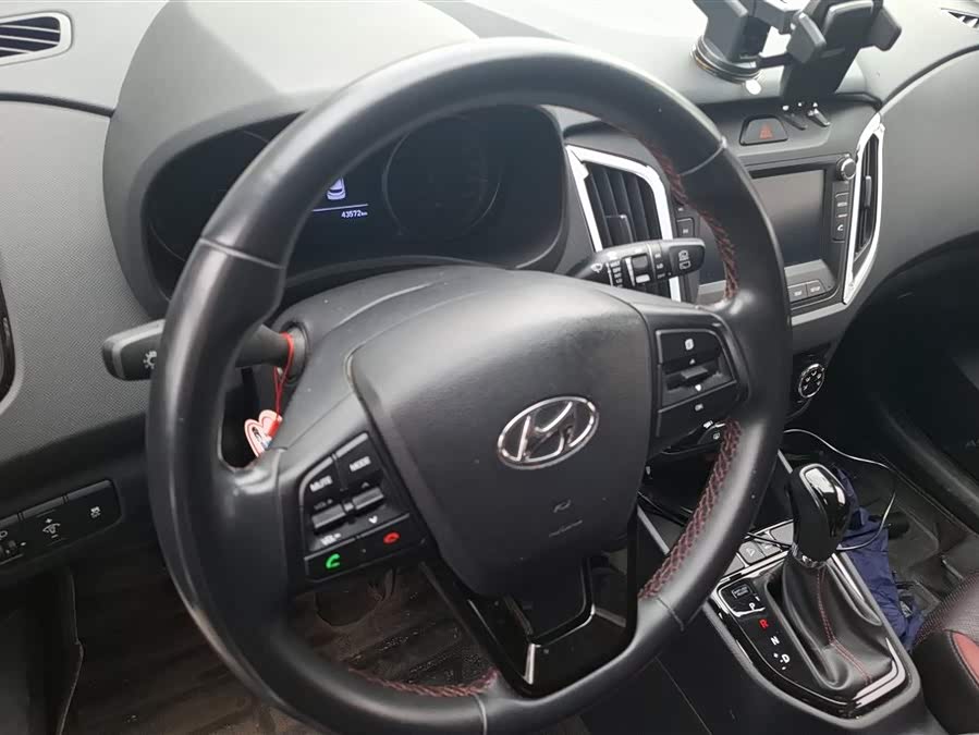 Hyundai ix25 2018 car image #16