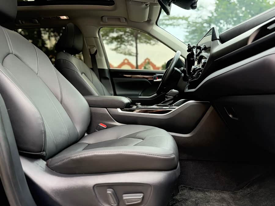 Toyota Highlander 2023 car image #16