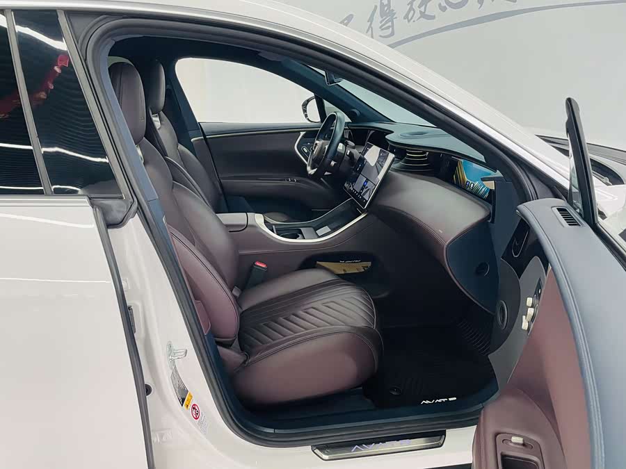 Avatr 11 2023 car image #16