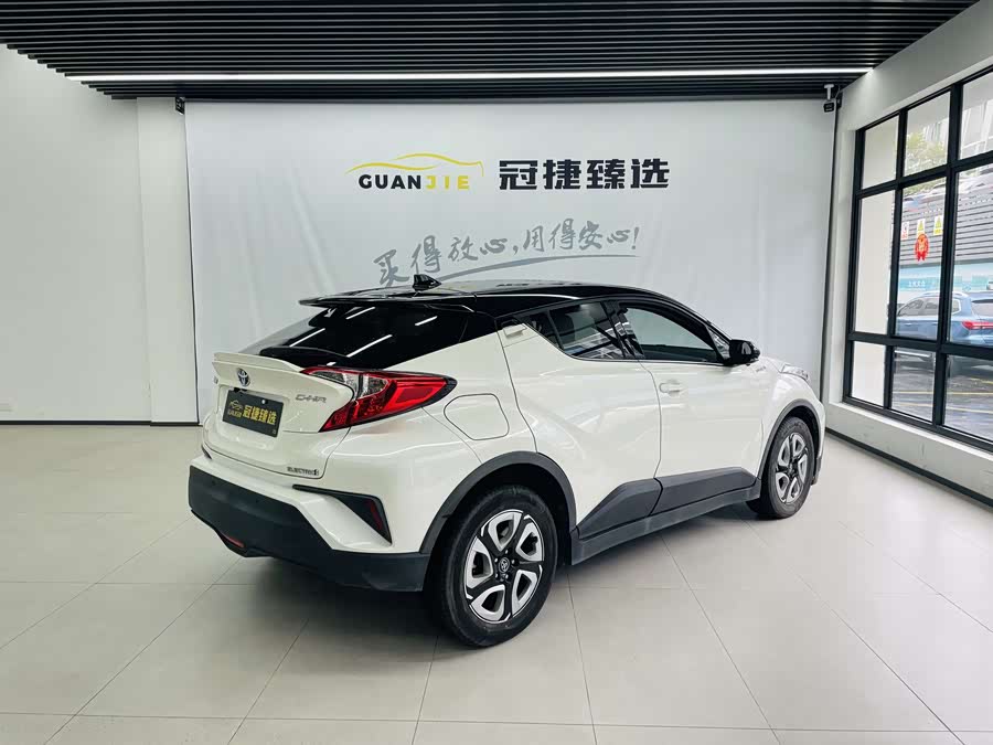 Toyota C-HR 2020 car image #16