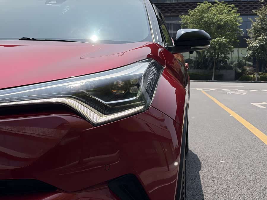 Toyota C-HR 2018 car image #16