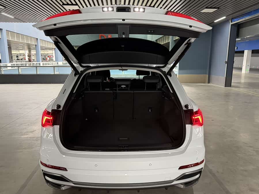 Audi Q3 2023 car image #16
