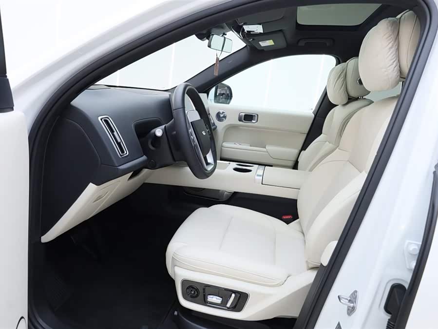 Li L7 2025 صورة سيارة #16