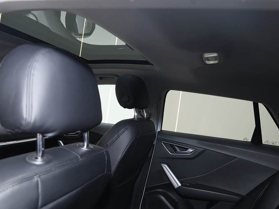 Audi Q2L 2021 car image #16