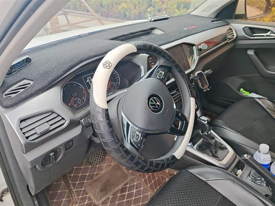 Volkswagen T-Cross 2021 car image #16