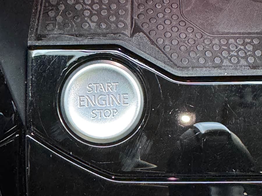 Volkswagen T-Roc 2021 car image #16