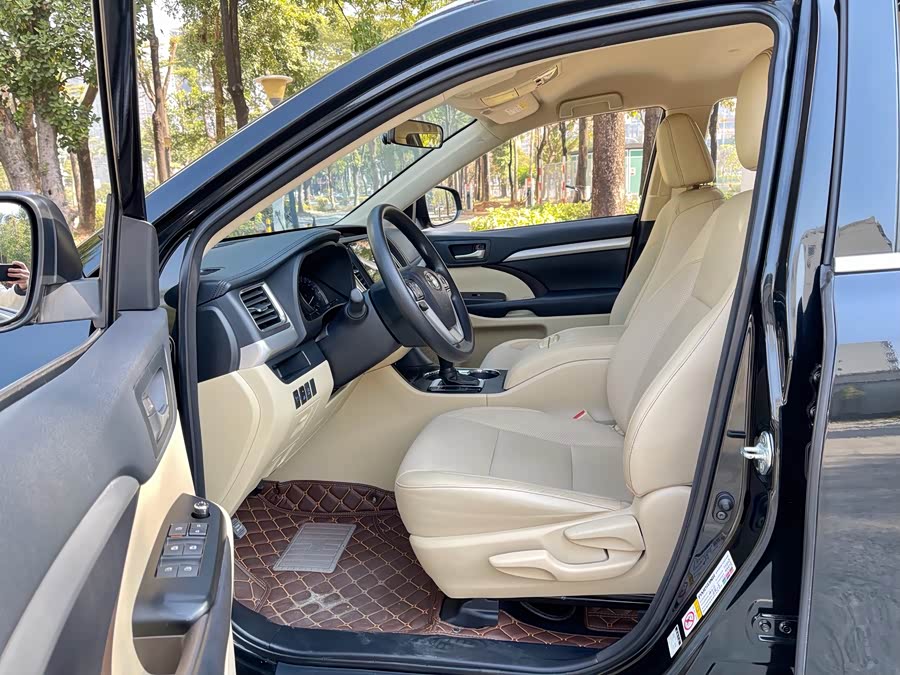 Toyota Highlander 2019 car image #16