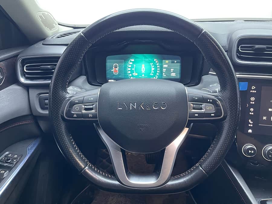 Lynk & Co 02 2018 #16 Lynk & Co 02 2018 car image #16