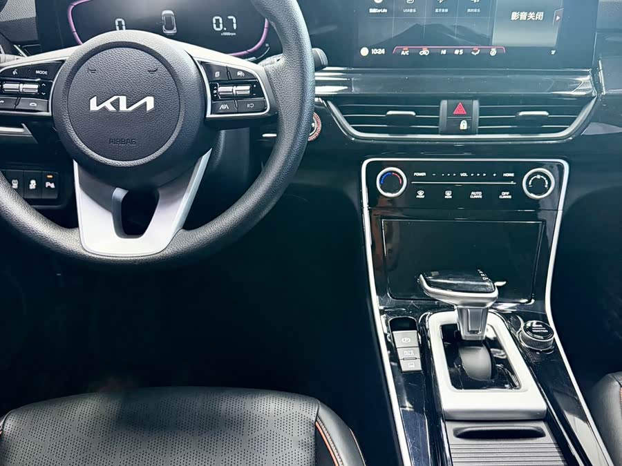 Kia Seltos 2023 imagen de coche #16