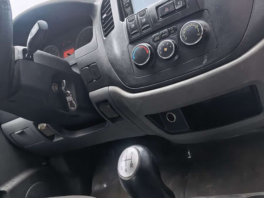 Forthing Lingzhi 2013 car image #16