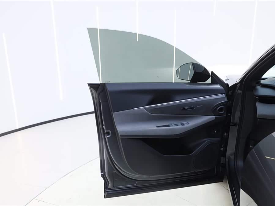 Lynk & Co 08 EM-P 2025 car image #16