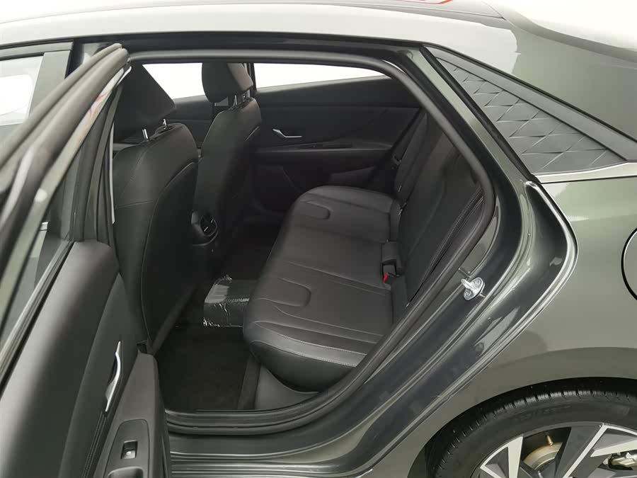 Hyundai Elantra 2023 immagine di auto #16