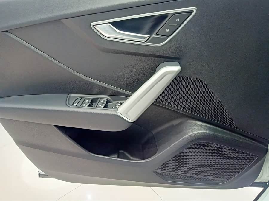 Audi Q2L 2020 imagem de carro #16