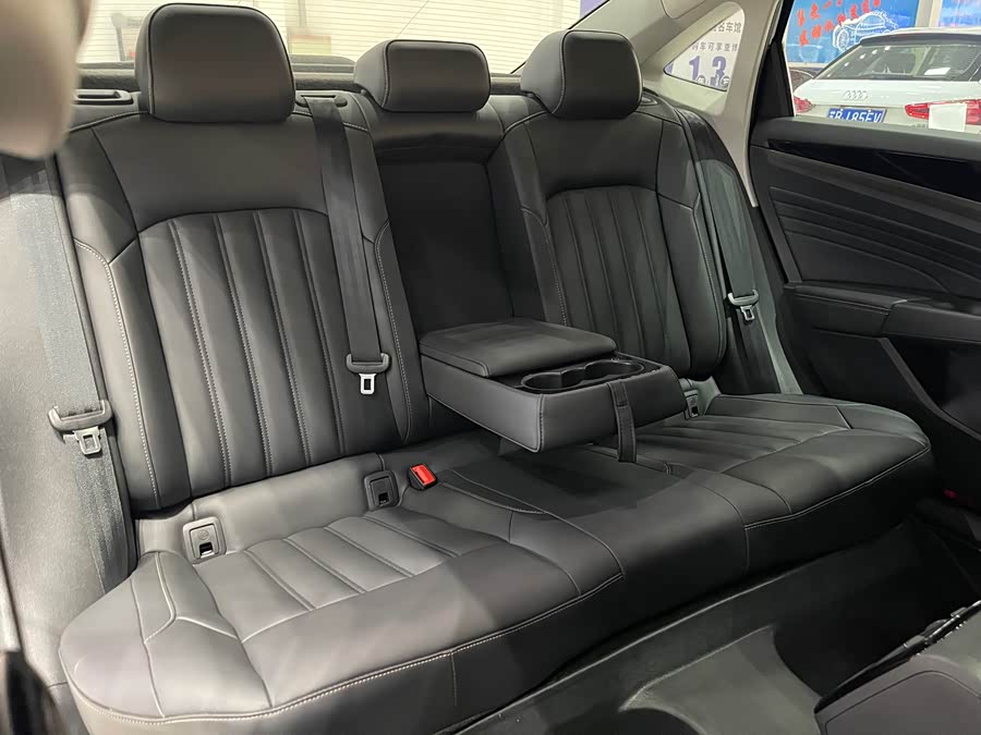 Volkswagen Passat 2020 car image #16