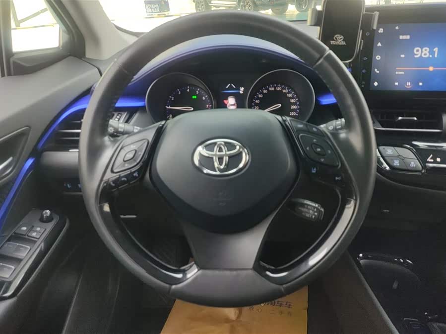 Toyota C-HR 2019 immagine di auto #16