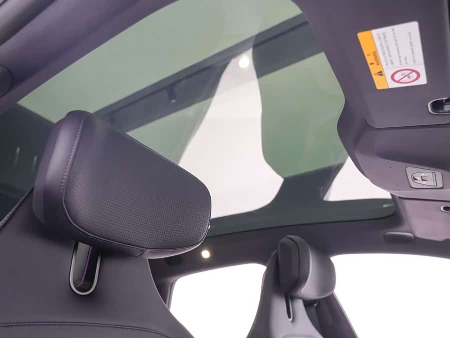 Avatr 06 2025 car image #16