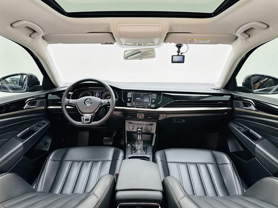 Volkswagen Passat 2020 изображение автомобиля #16