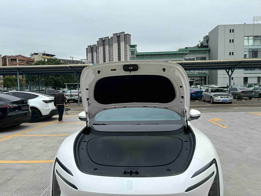 Avatr 06 2025 car image #16