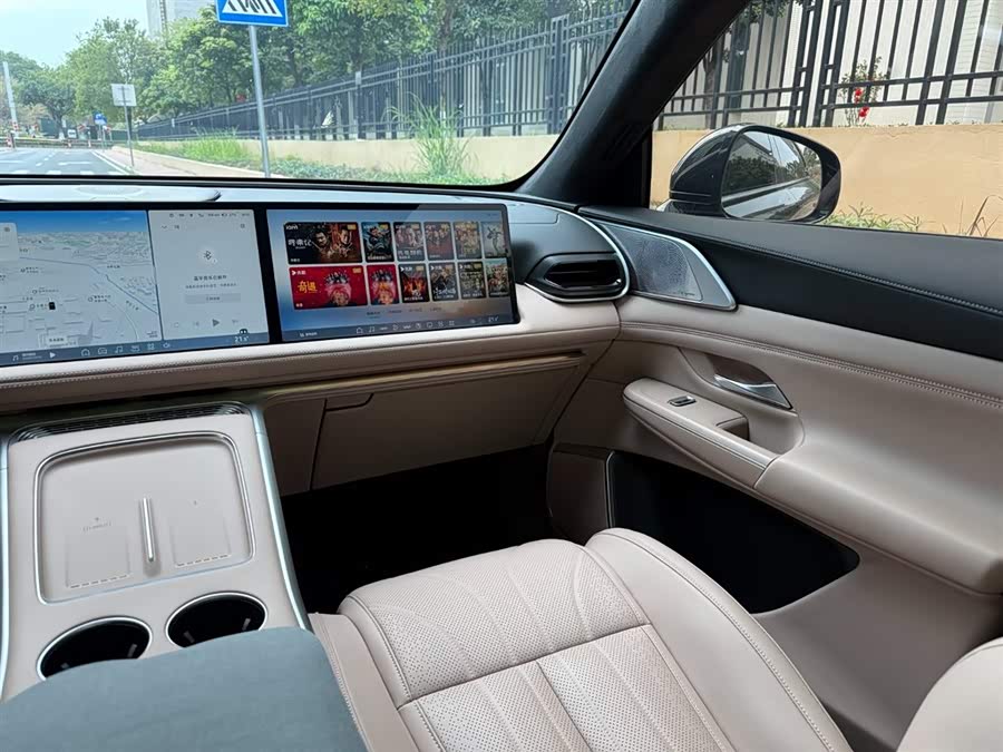 Xpeng G9 2025 صورة سيارة #16