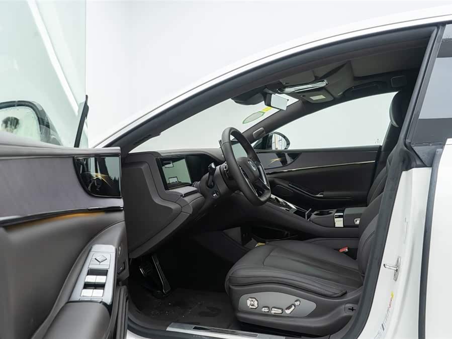 Denza Z9 2024 car image #16