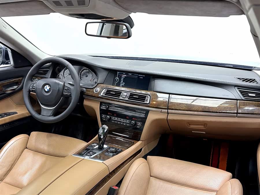 BMW 7 Series 2012 صورة سيارة #16
