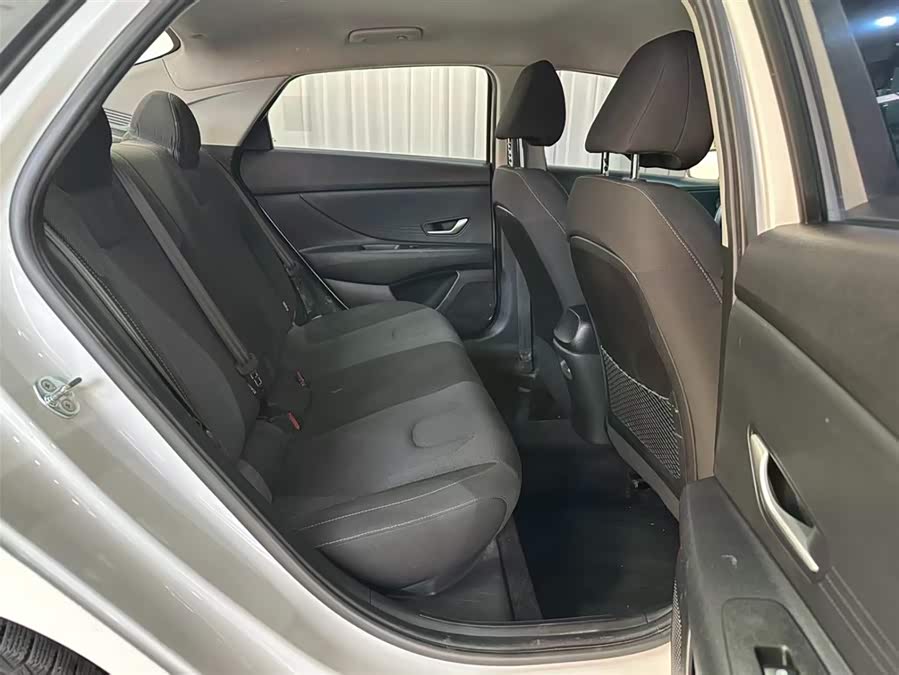 Hyundai Elantra 2021 immagine di auto #16