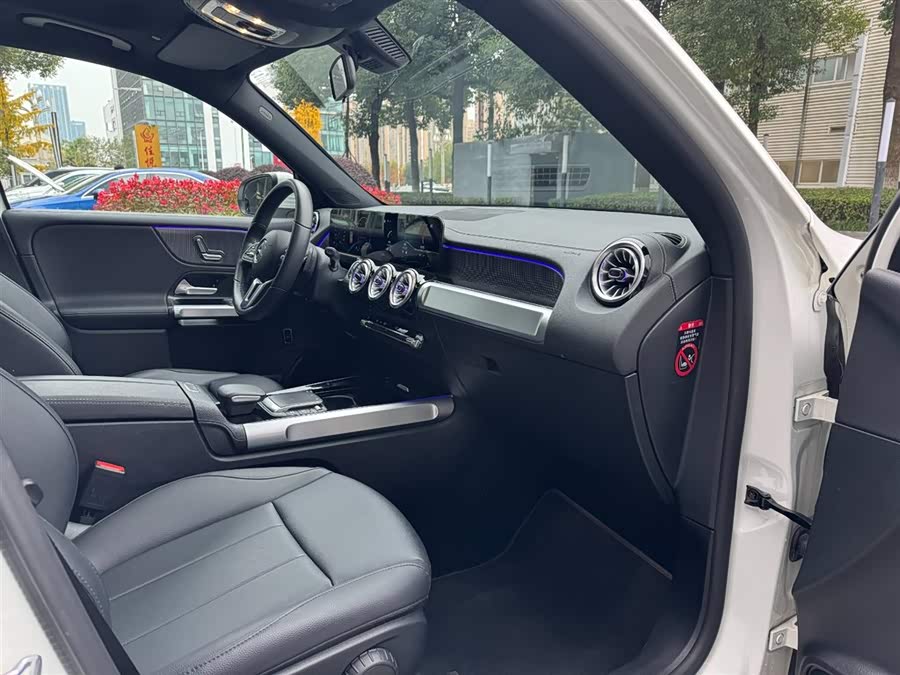 Mercedes-Benz GLB Class 2023 immagine di auto #16